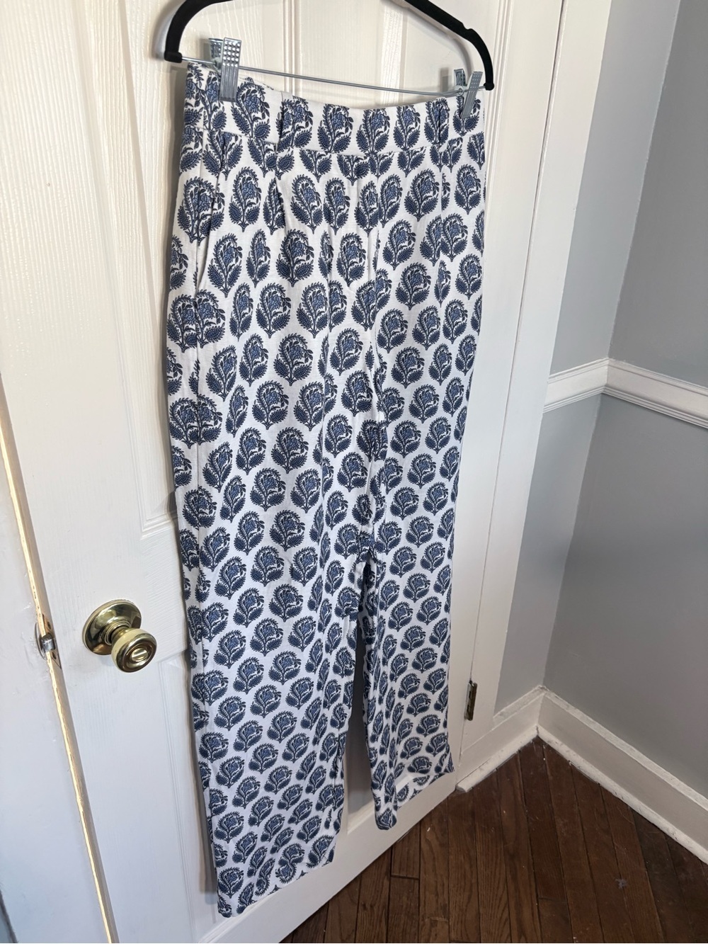 J.Crew | Straight-Leg Essential Pant in Bouquet Block Print Chelsea Linen 6T - Picture 4 of 11